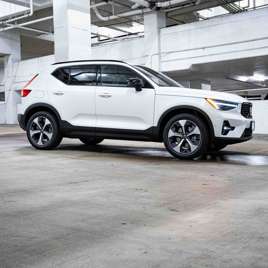 2026 Volvo XC40 Plus - Photo 7