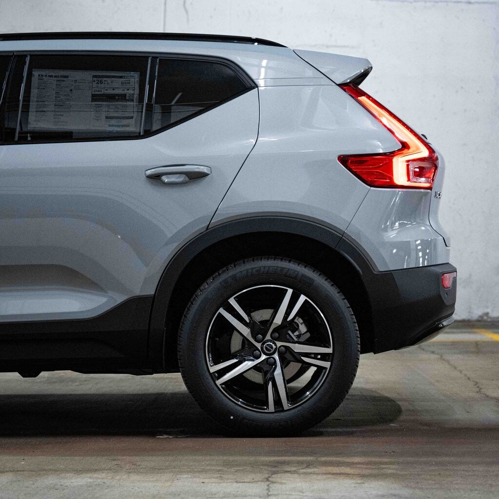 Used 2026 Volvo XC40 B5 Core SUV