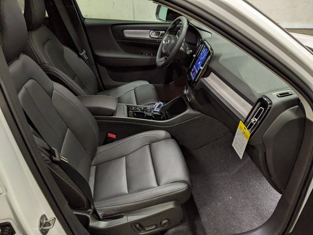 2026 Volvo XC40 Plus - Photo 22