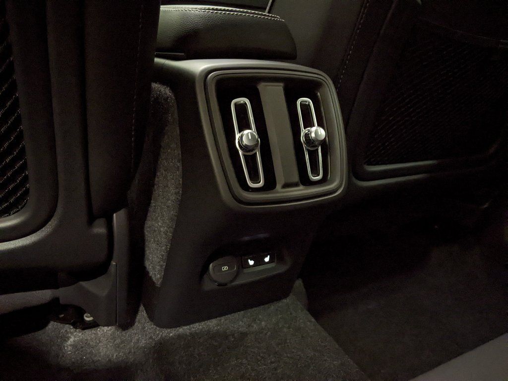 2026 Volvo XC40 Plus - Photo 24