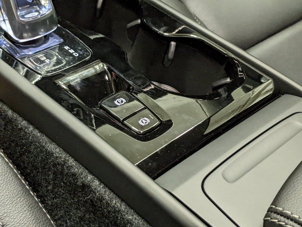 2026 Volvo XC40 Plus - Photo 20
