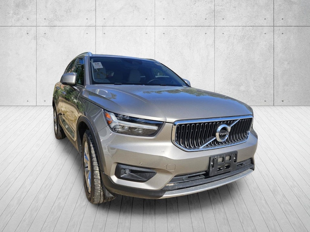 Used 2022 Volvo XC40 Momentum T5 AWD Momentum