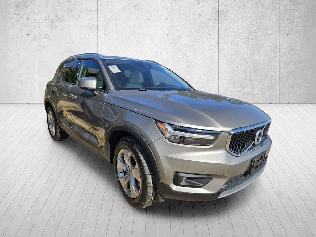 Used 2022 Volvo XC40 Momentum T5 AWD Momentum