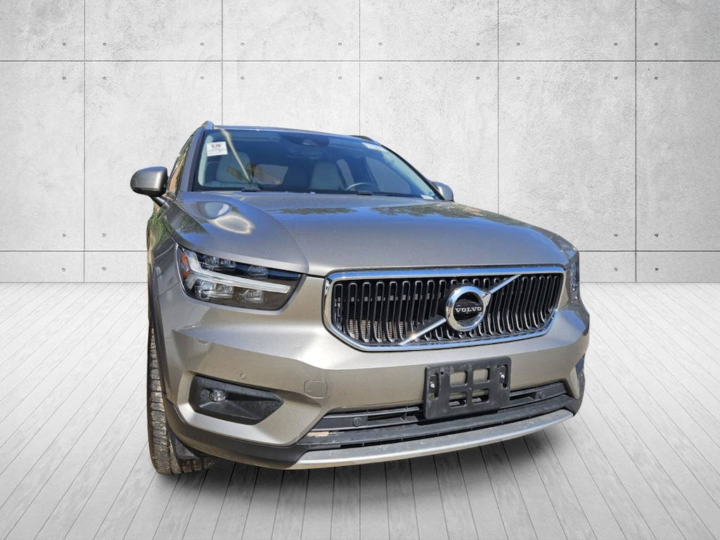 Used 2022 Volvo XC40 Momentum T5 AWD Momentum