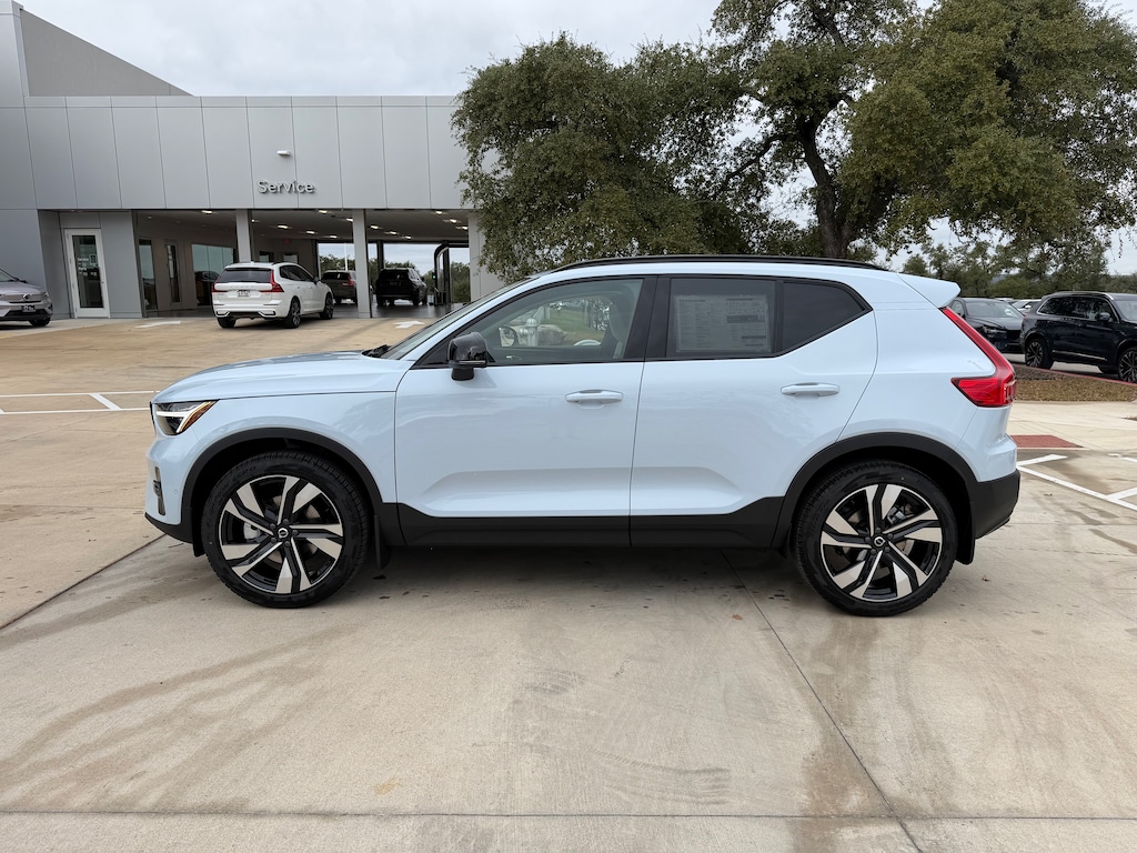 New 2026 Volvo XC40 B4 Plus SUV