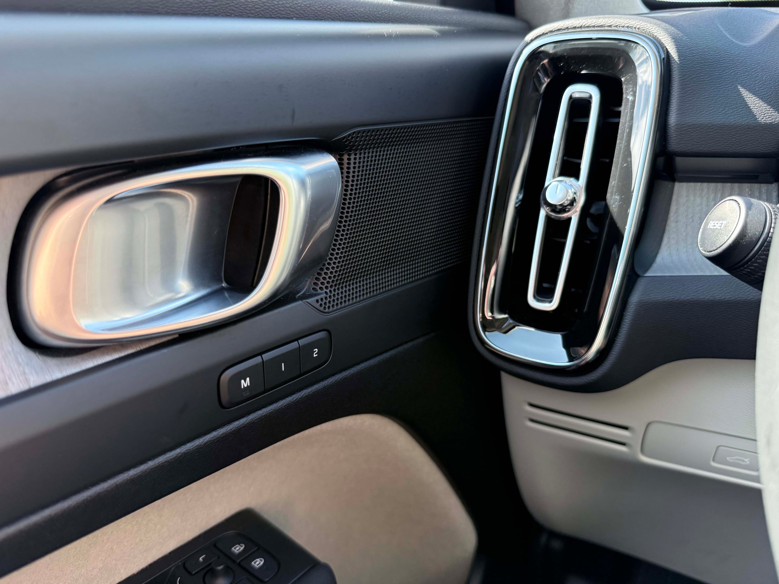 2026 Volvo XC40 Plus - Photo 19