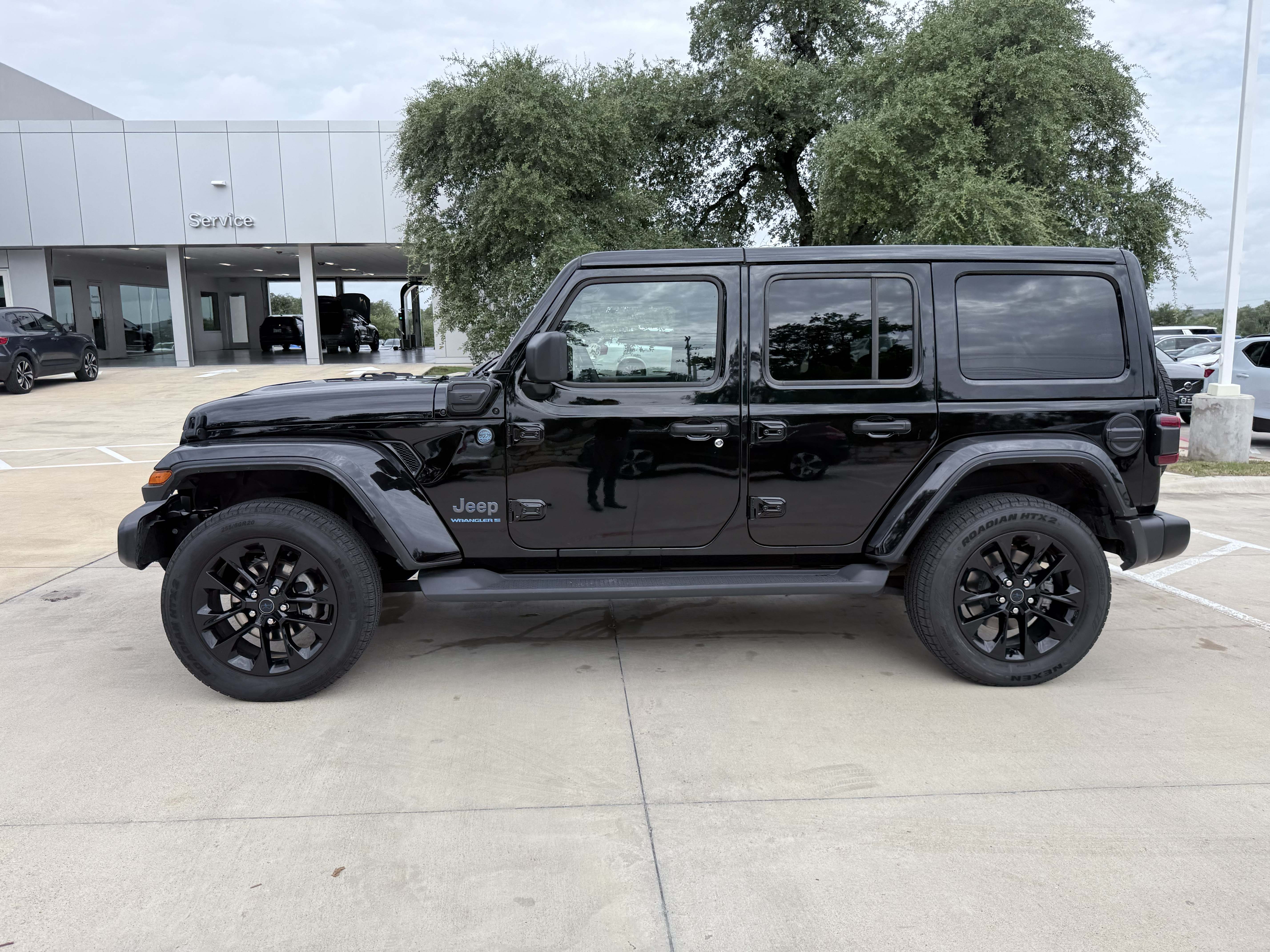 Used 2025 Jeep Wrangler 4xe Sahara SUV