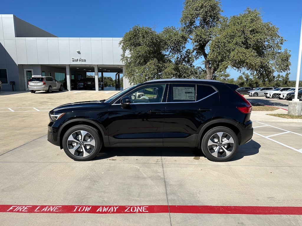 Used 2025 Volvo XC40 B5 Plus Bright Theme SUV