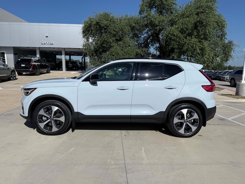 Used 2026 Volvo XC40 B4 Plus SUV