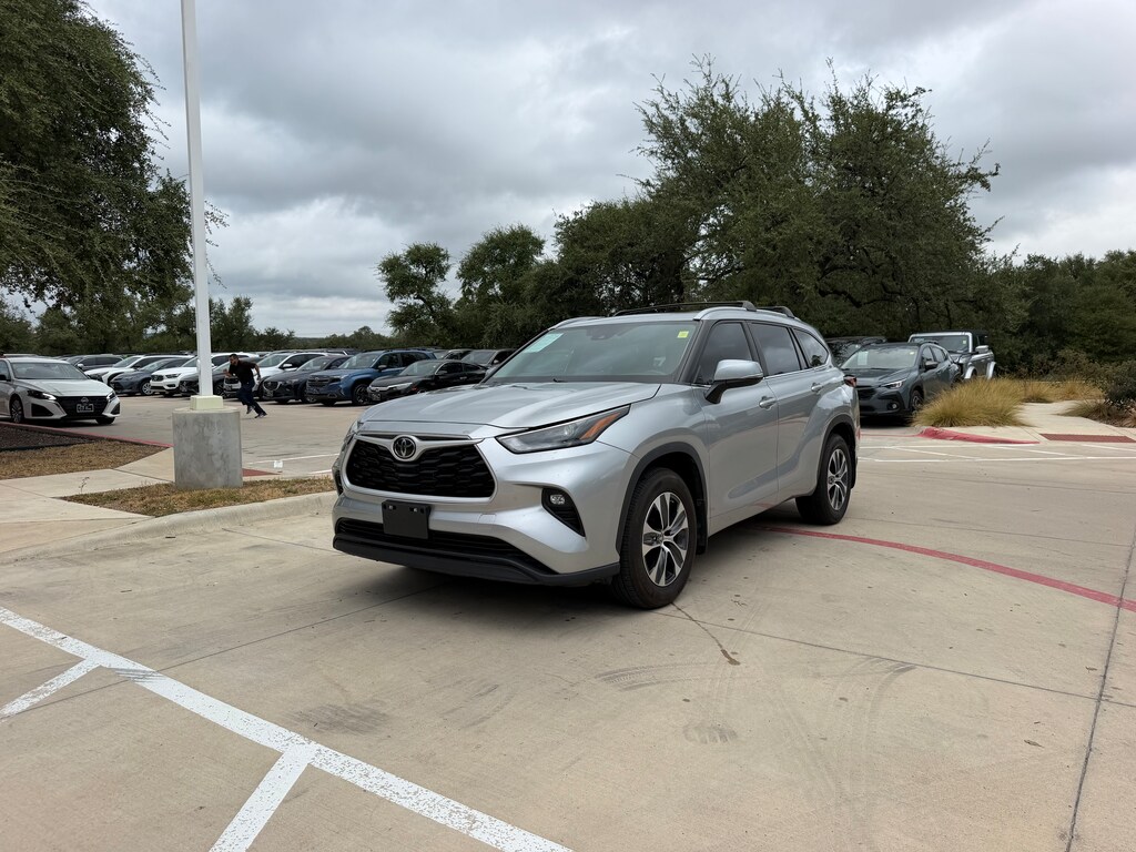 Used 2024 Toyota Highlander XLE SUV