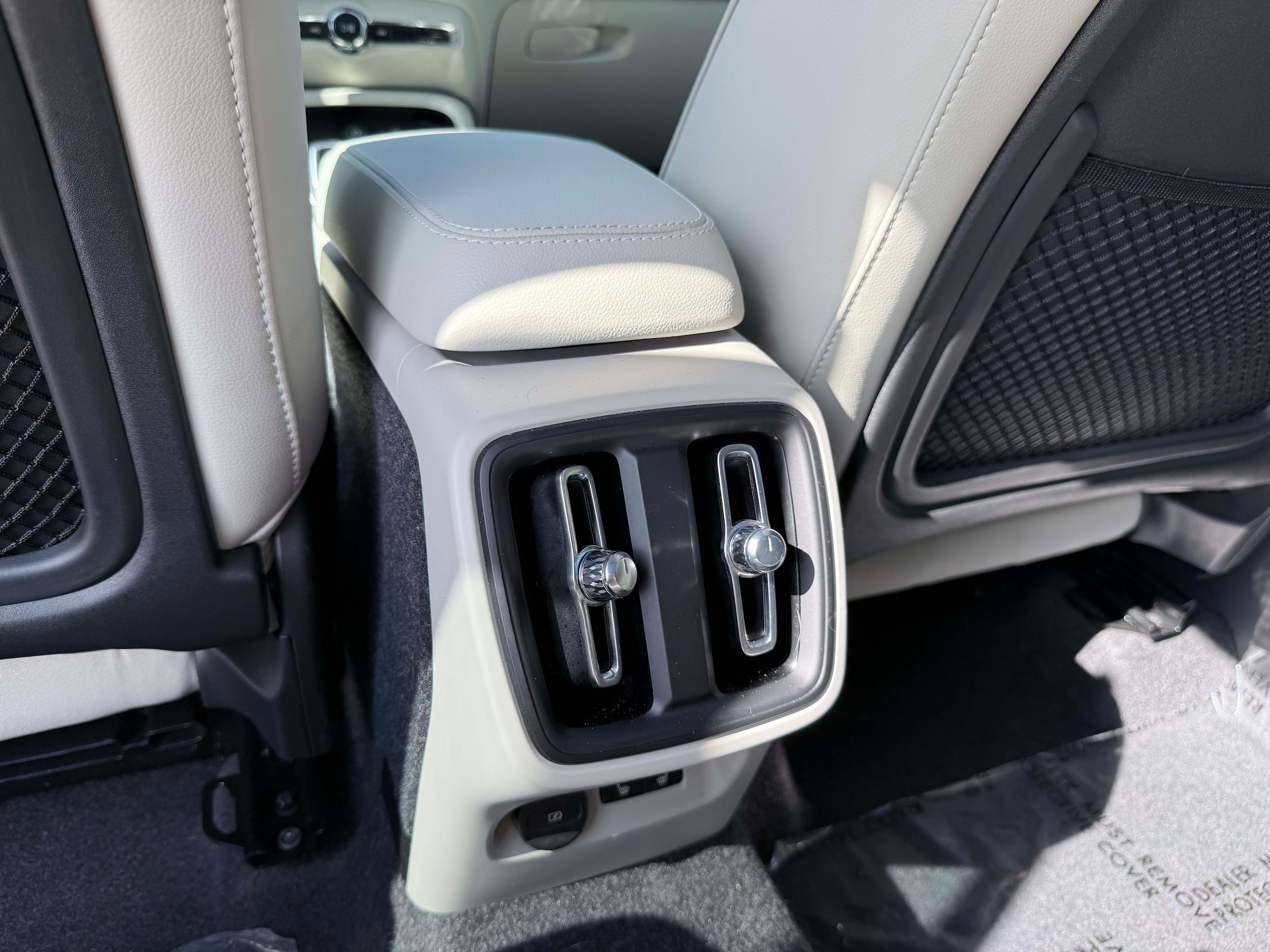 2026 Volvo XC40 Plus - Photo 17