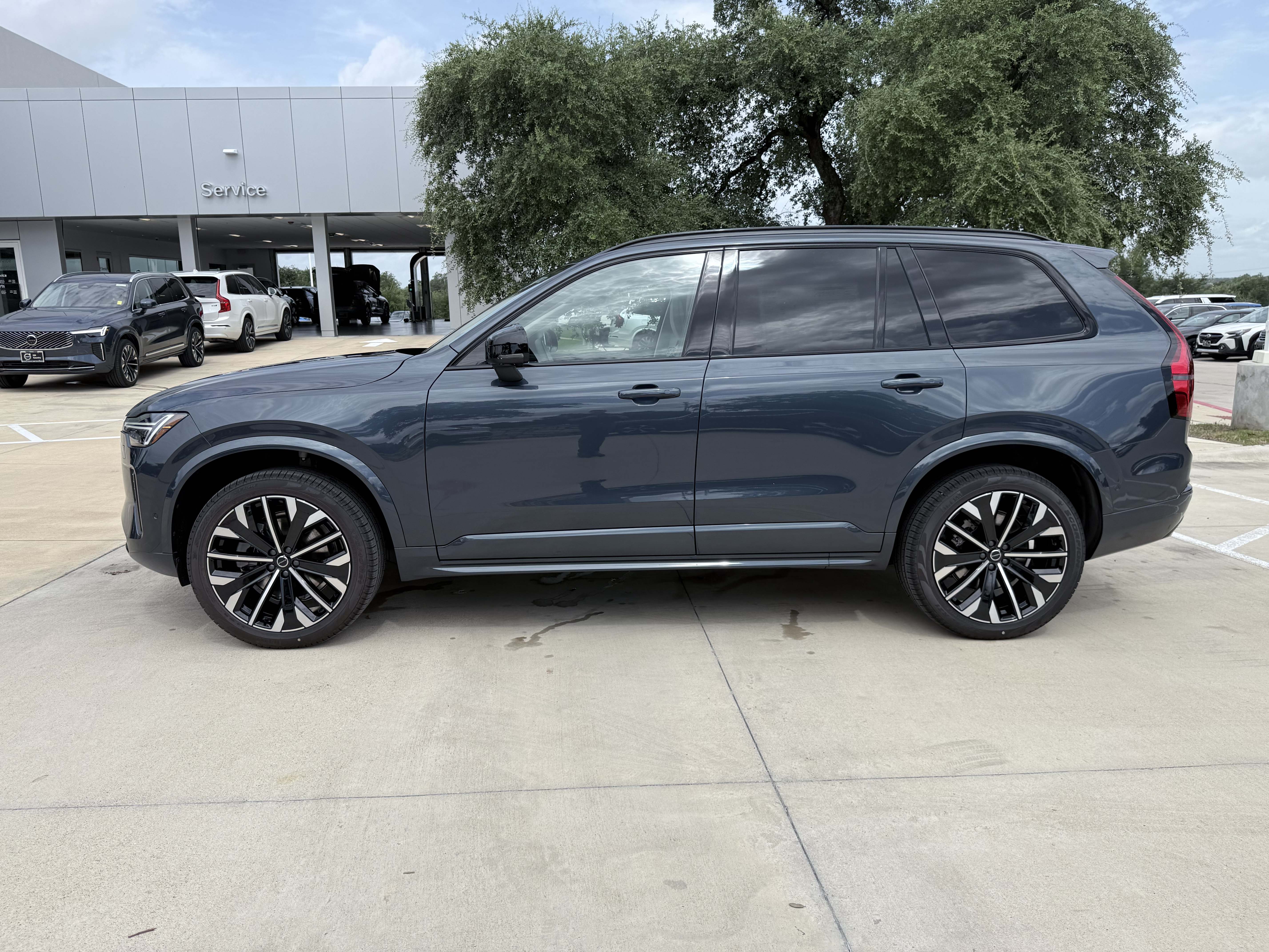 New 2026 Volvo XC90 B6 Ultra Dark Theme 7-Seater SUV