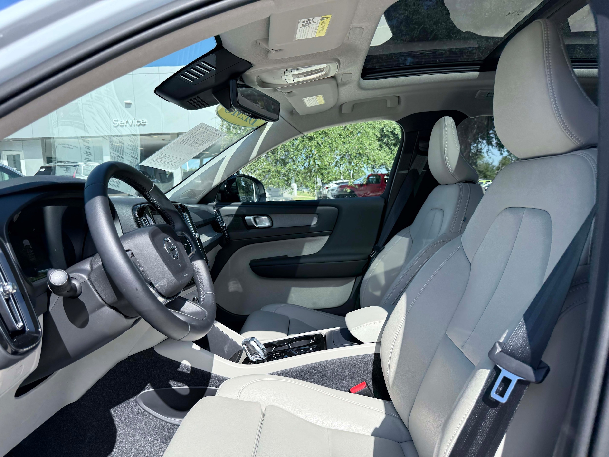 2026 Volvo XC40 Plus - Photo 13