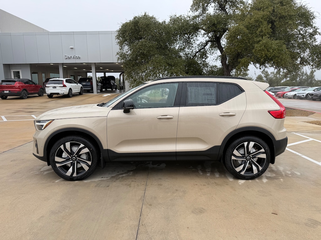 New 2026 Volvo XC40 B5 Ultra SUV
