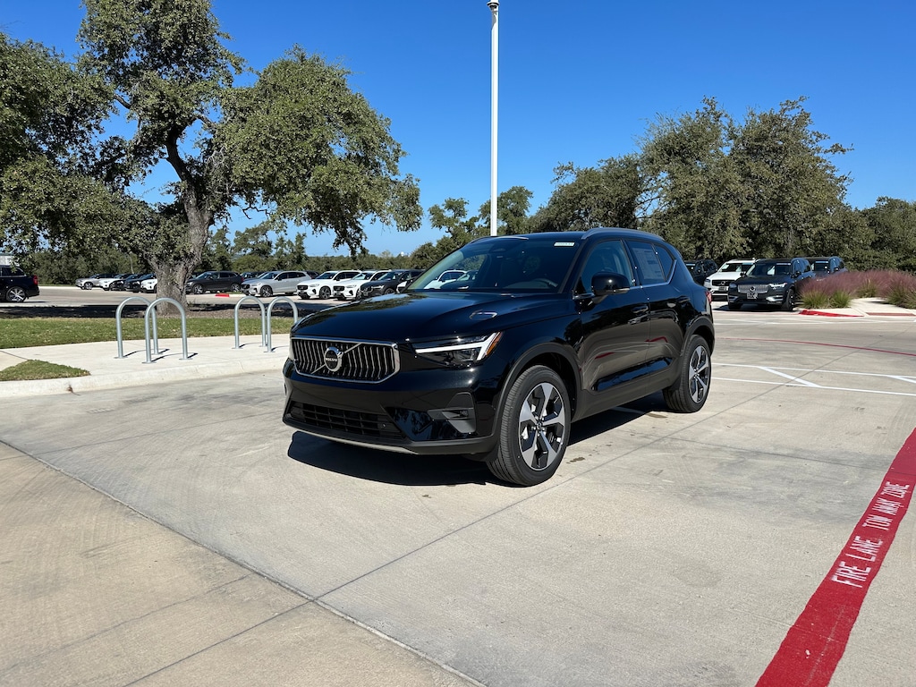 Used 2025 Volvo XC40 B5 Plus Bright Theme SUV