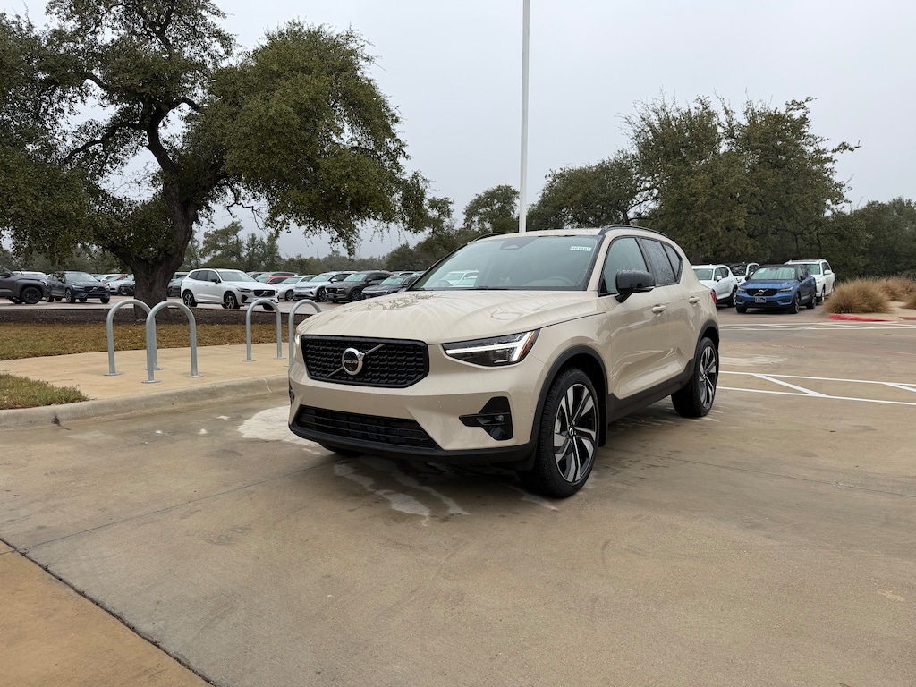 New 2026 Volvo XC40 B5 Ultra SUV