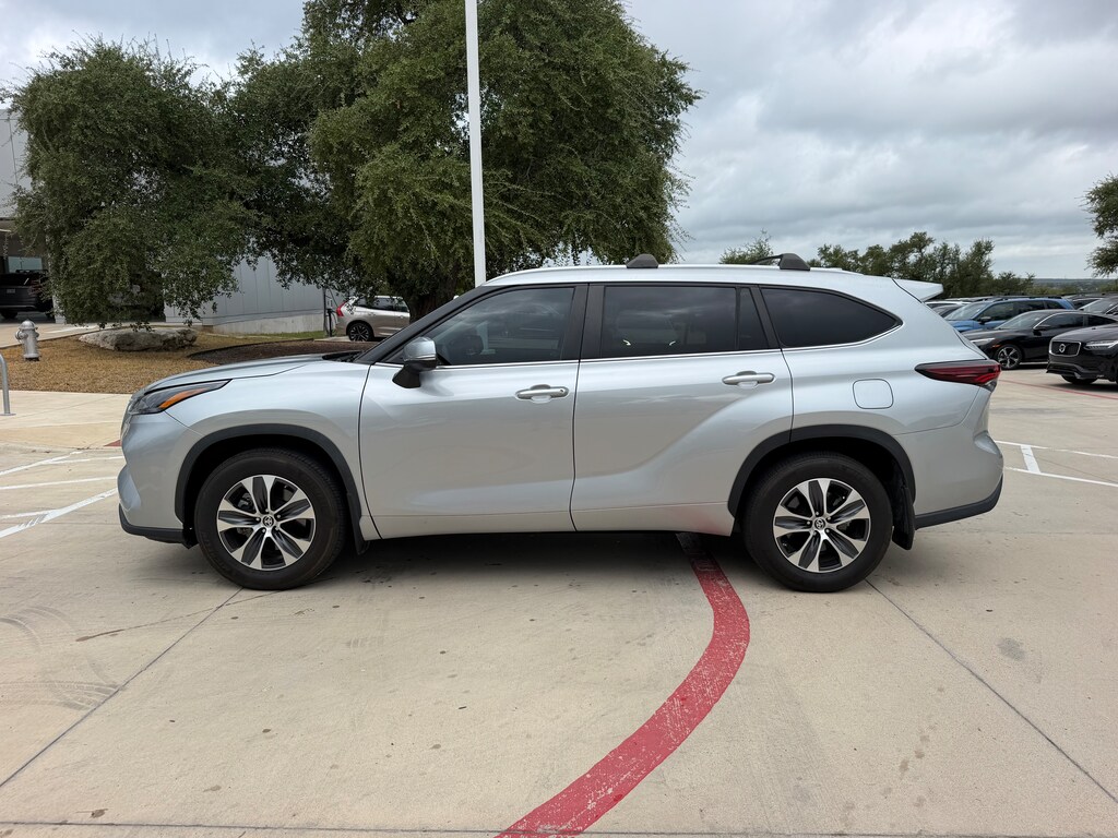 Used 2024 Toyota Highlander XLE SUV