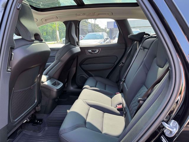 2026 Volvo XC60 Plus - Photo 12