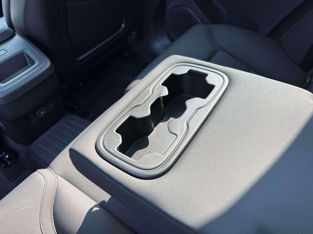 2026 Volvo XC60 Plus - Photo 13