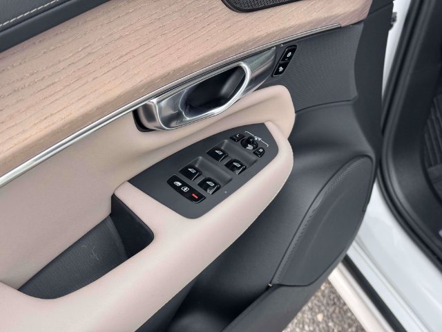 2026 Volvo XC90 Ultra - Photo 16