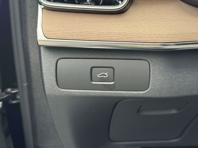 2026 Volvo XC90 Plus - Photo 19