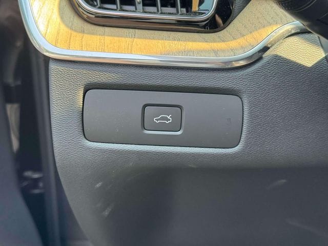 2026 Volvo XC60 Plus - Photo 20