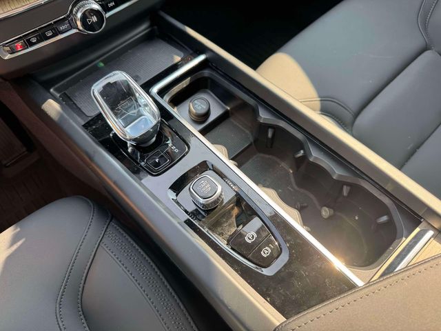 2026 Volvo XC60 Plus - Photo 31