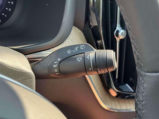2026 Volvo XC60 Plus - Photo 25
