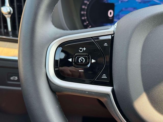 2026 Volvo XC60 Plus - Photo 23