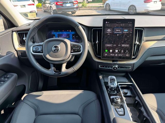 2026 Volvo XC60 Plus - Photo 18