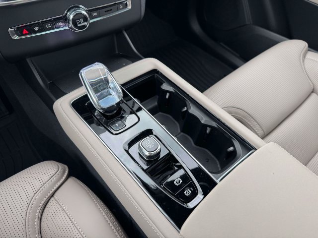 2026 Volvo XC90 Ultra - Photo 30