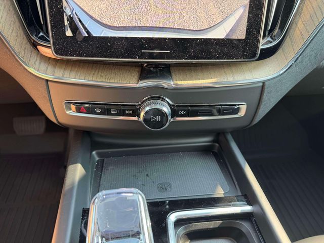 2026 Volvo XC60 Plus - Photo 30