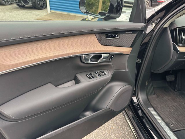 2026 Volvo XC90 Plus - Photo 15