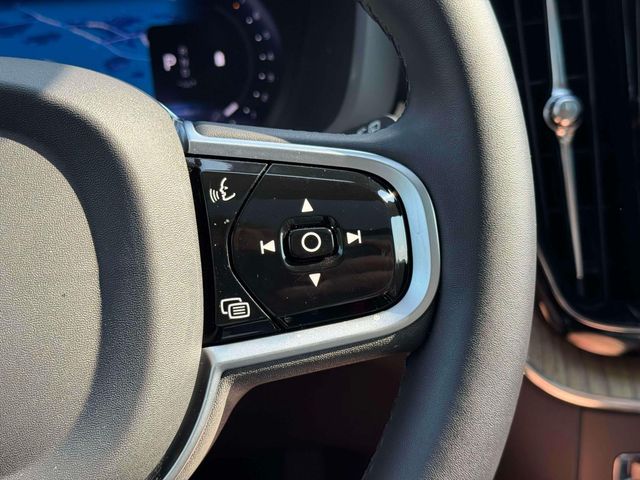 2026 Volvo XC60 Plus - Photo 24