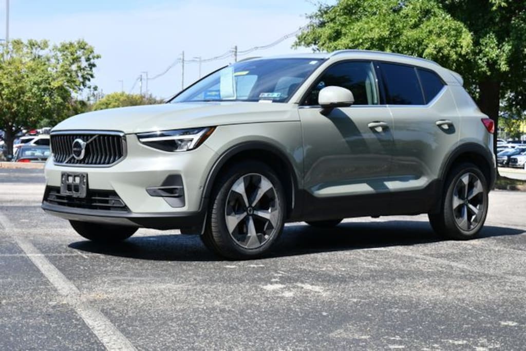 Used 2023 Volvo XC40 B5 Plus Bright Theme SUV