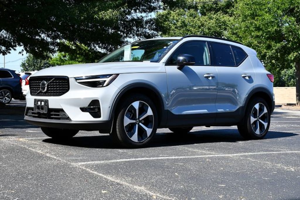 Certified 2026 Volvo XC40 B5 Plus SUV