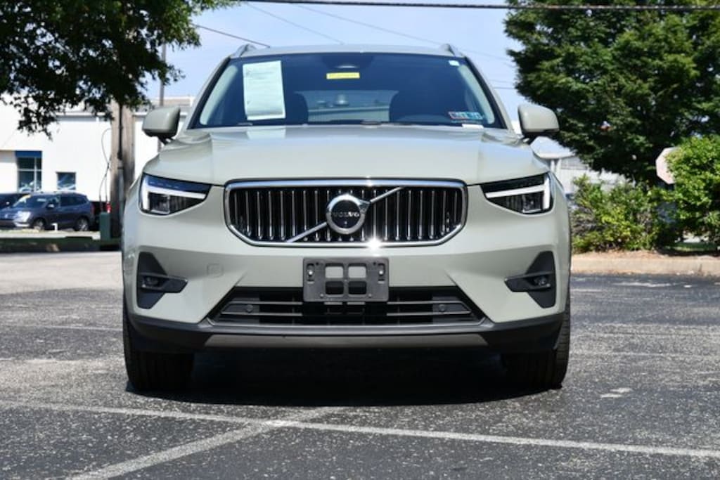 Used 2023 Volvo XC40 B5 Plus Bright Theme SUV