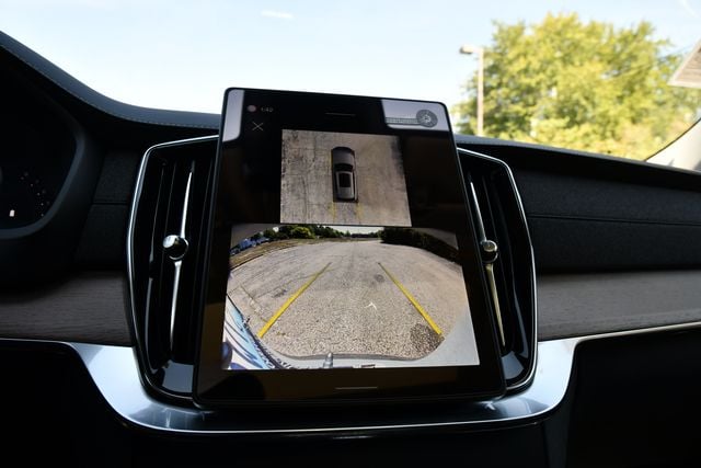 2026 Volvo XC90 Plus - Photo 16