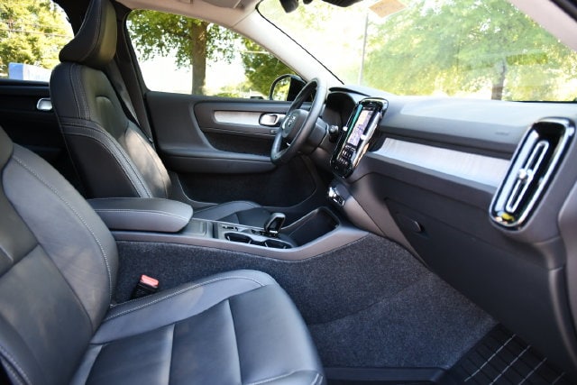 2026 Volvo XC40 Core - Photo 31