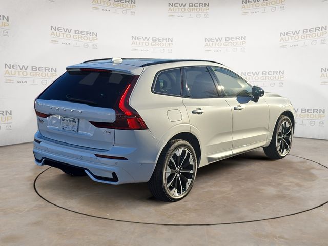 2026 Volvo XC60 Plus - Photo 4