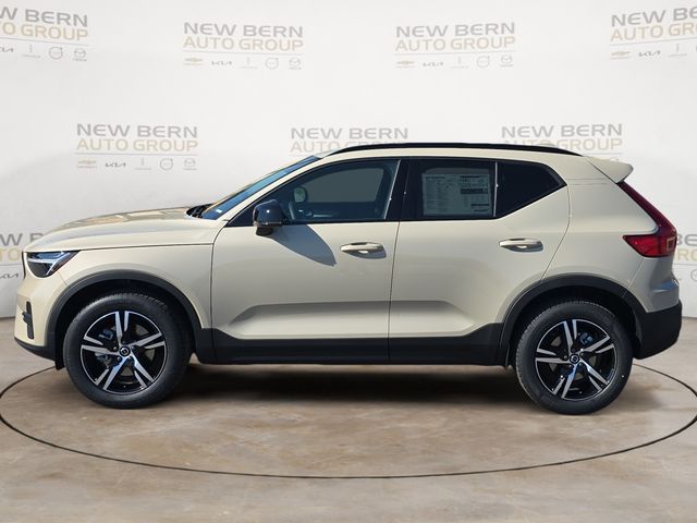 New 2026 Volvo XC40 B5 Core SUV