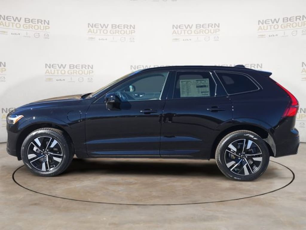 New 2026 Volvo XC60 plug-in hybrid T8 Core SUV