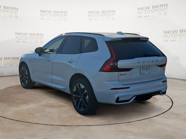 2026 Volvo XC60 Plus - Photo 2