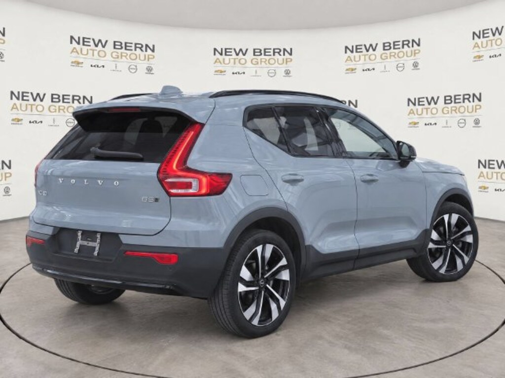 Certified 2025 Volvo XC40 B5 Ultra Dark Theme SUV