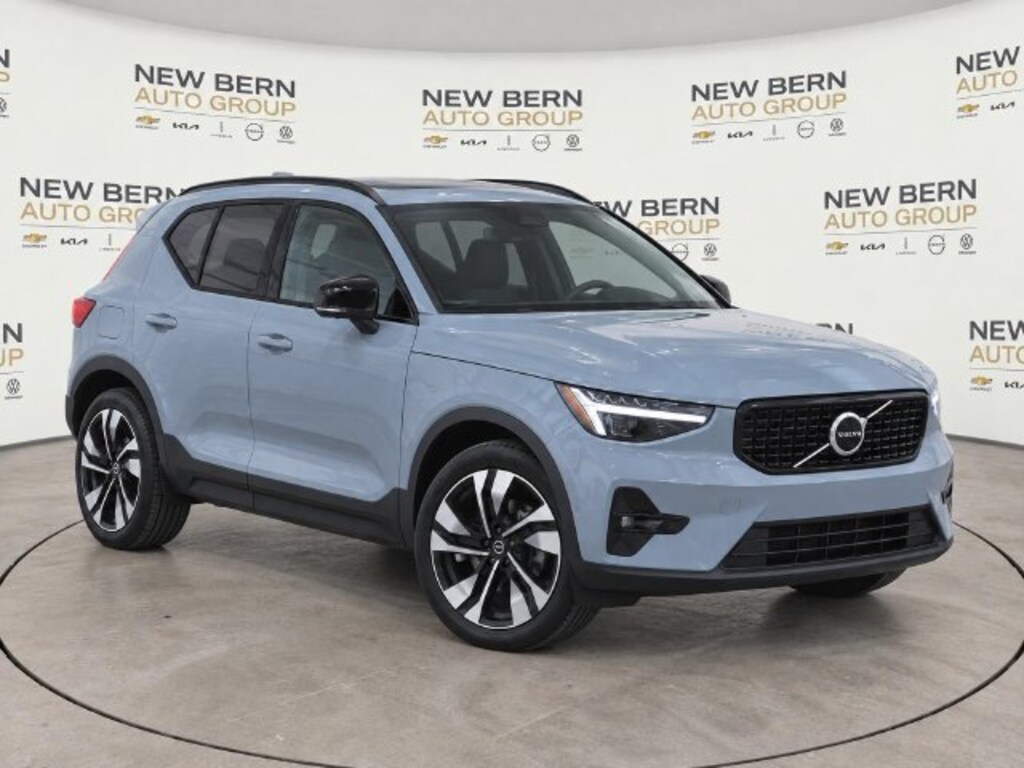 Certified 2025 Volvo XC40 B5 Ultra Dark Theme SUV