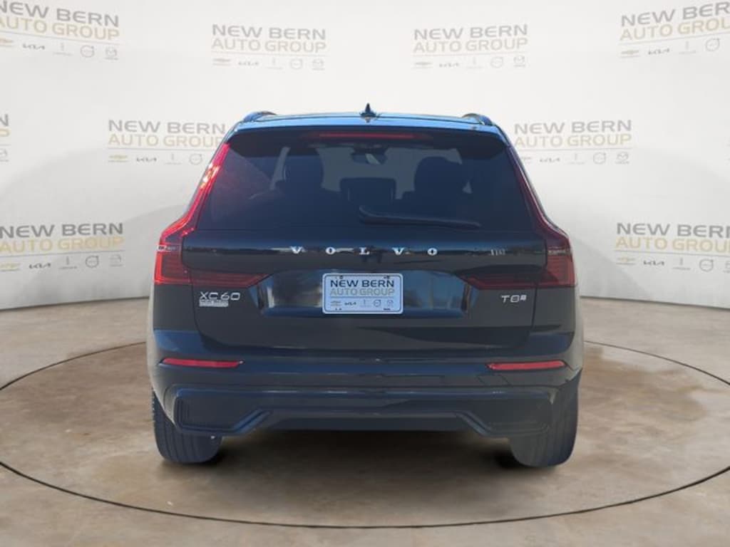 New 2026 Volvo XC60 plug-in hybrid T8 Core SUV