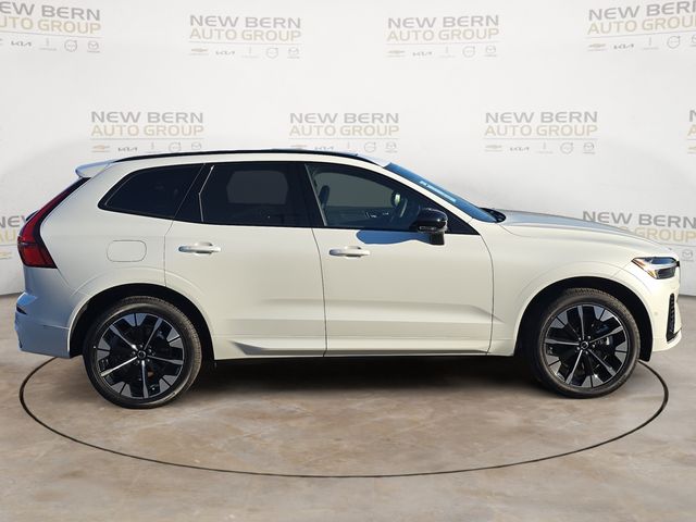 2026 Volvo XC60 Plus - Photo 5