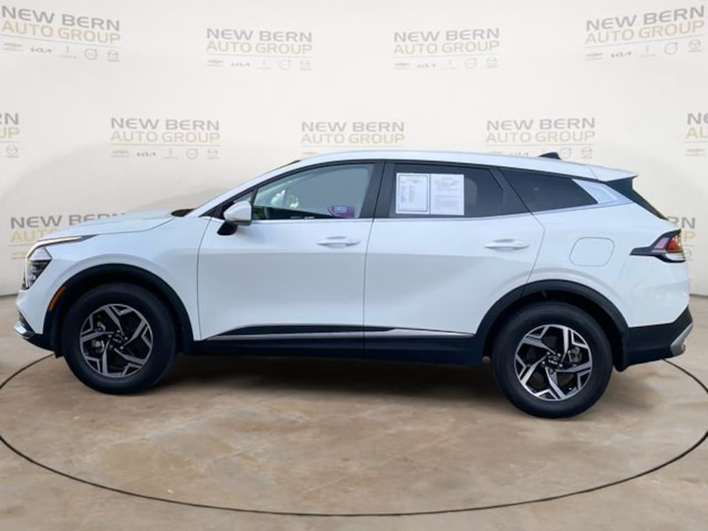 Used 2024 Kia Sportage LX SUV