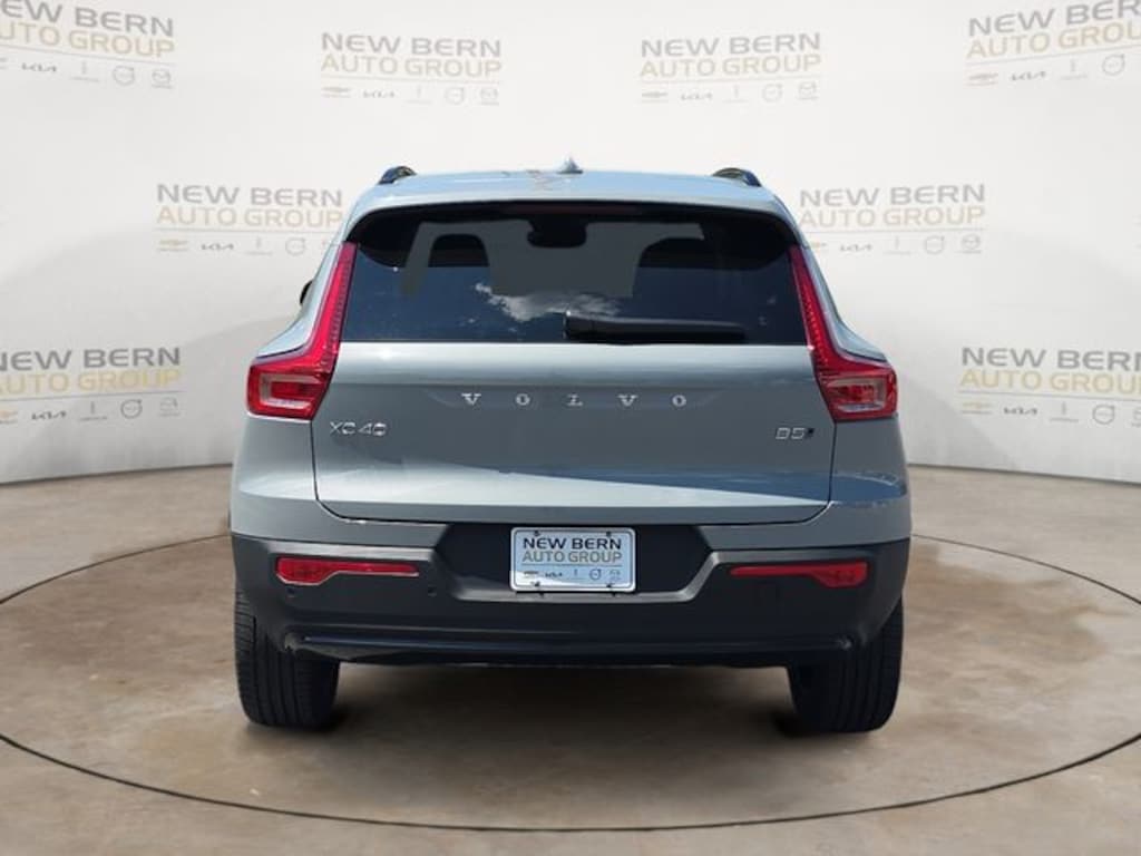 New 2026 Volvo XC40 B5 Plus SUV
