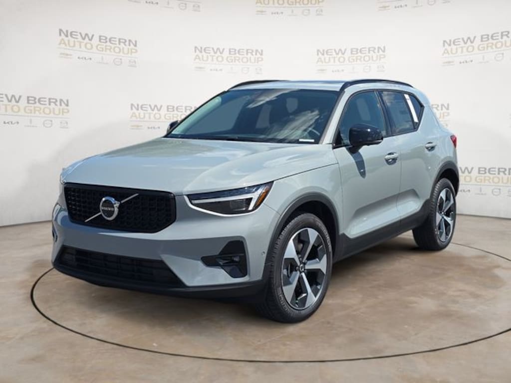 New 2026 Volvo XC40 B5 Plus SUV